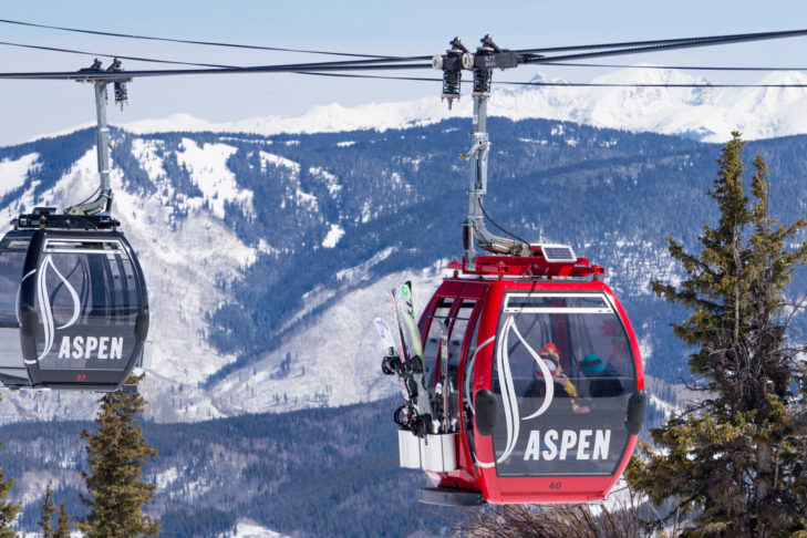 At the Silver Queen gondola in Aspen (USA), you should always try to get one of the red cabins.