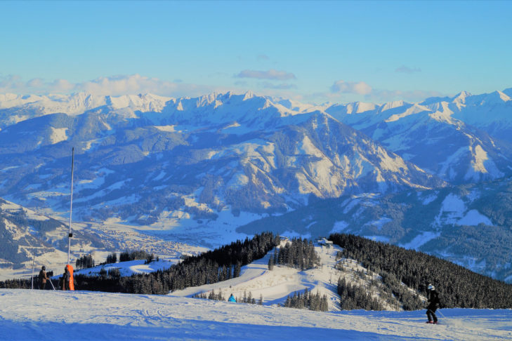 In the Schmittenhöhe ski area near Zell am See, beginners and advanced skiers alike get their money's worth