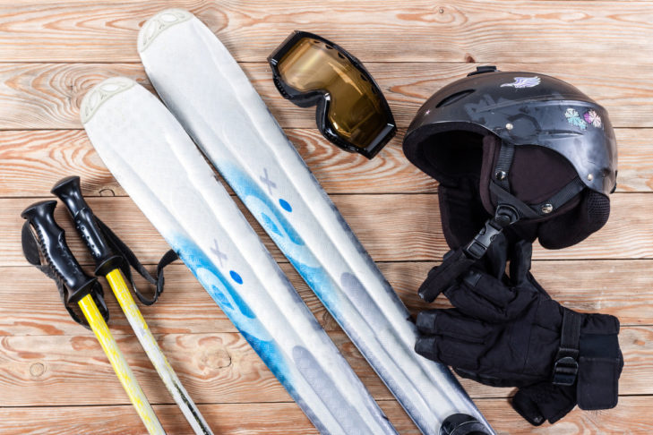 From bindings to protectors: a small lesson in ski equipment.