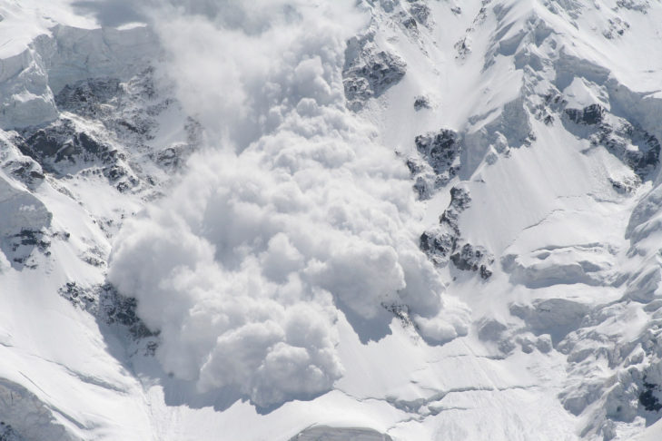 Danger of avalanches is a danger to life: the right behaviour for avalanches.