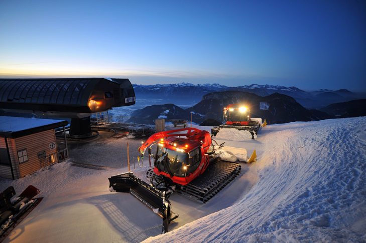 In the evening, the work of the snow groomers begins.