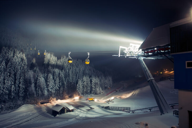 SnowTrex presents the top 10 night skiing resorts.
