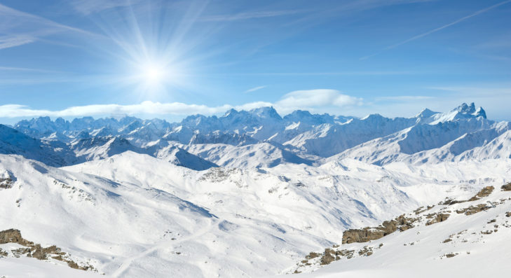The sun's rays on the mountain are extremely intense.