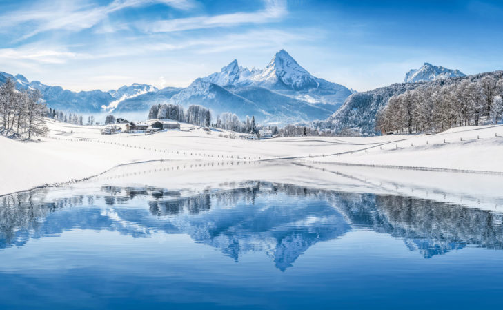 Berchtesgadener Land: dreamy scenery with lake and mountains.