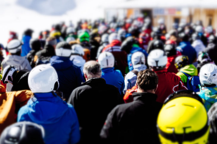 Orderly queuing at the lift as a group prevents long waiting times.