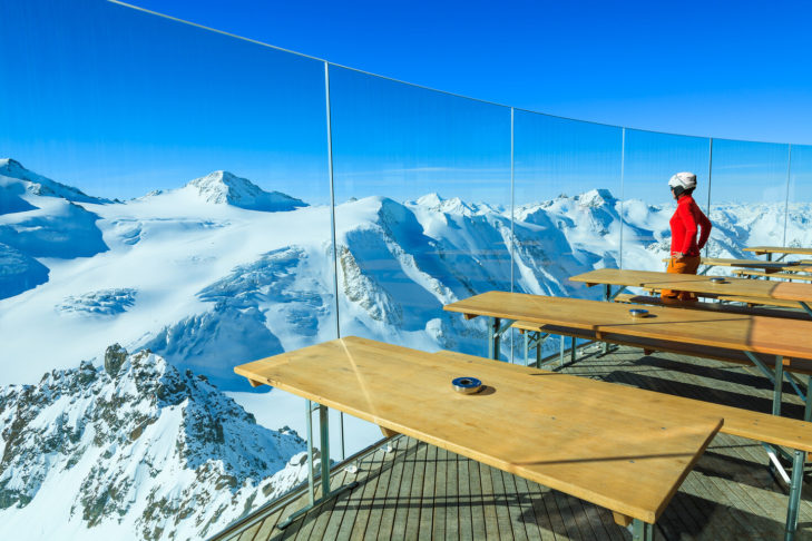 Café 3.440 on the Pitztal Glacier is the highest café in Austria. From here, visitors have a breathtaking view of the Wildspitze (3,770 m) and the surrounding mountains.