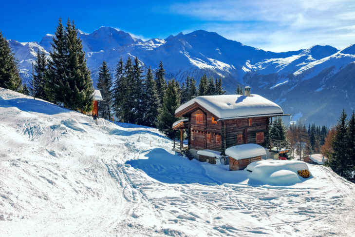 With 412 kilometres of slopes, Les 4 Vallées is the largest ski region located only on Swiss soil.