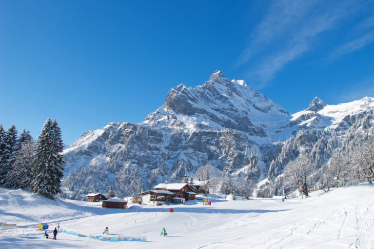 Clearly laid out, flat practice pistes invite you to start skiing safely.