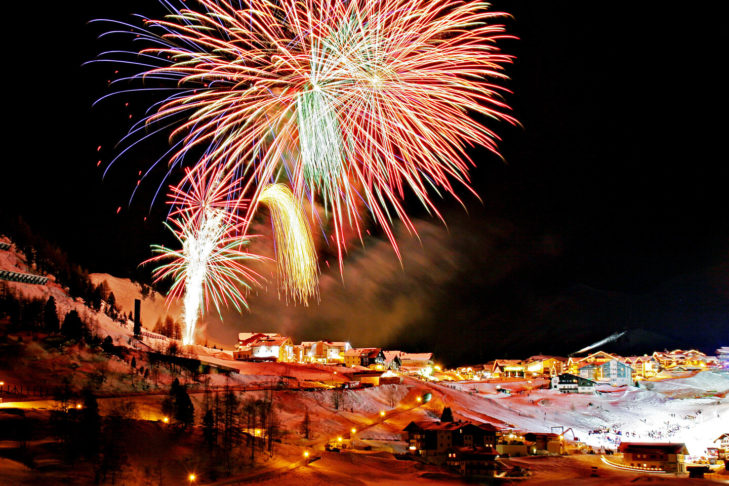 Skiing holidays over New Year's Eve: Spectacular fireworks like this one will be seen in many ski resorts.