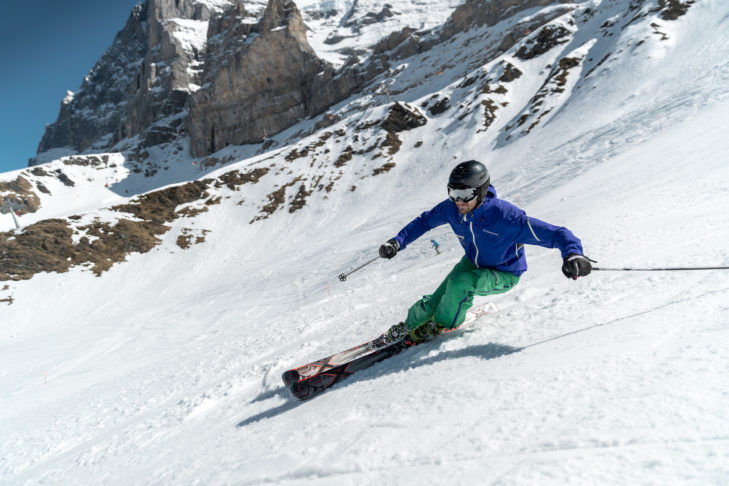 On steep slopes, a well-polished edge is advisable.