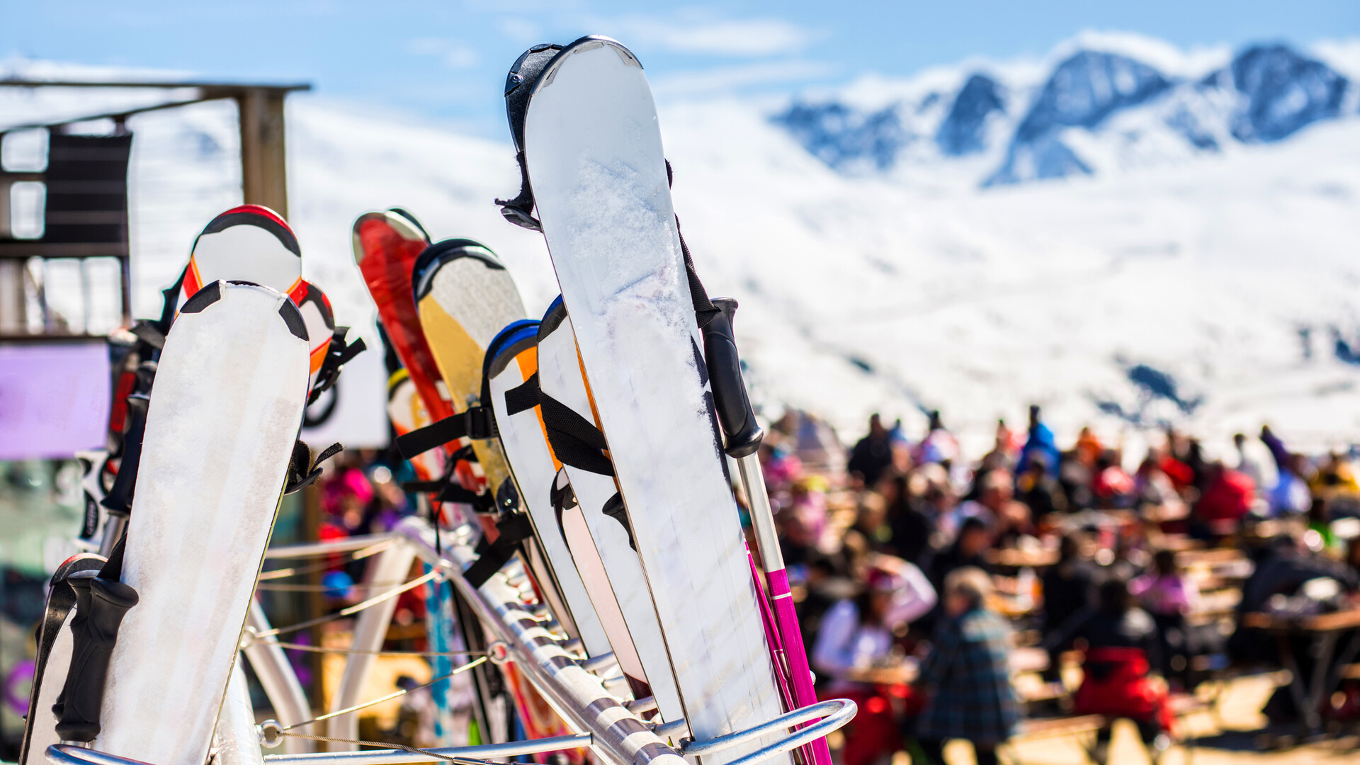 Anti-theft measures for ski equipment: Effective tips for safe skiing