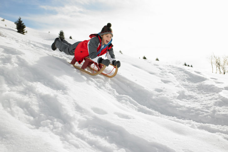 Fun for young and old on the many toboggan runs, like in Courchevel.