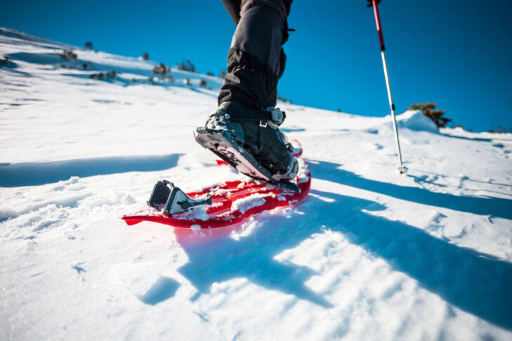 Snowshoeing is considered a sport that brings you particularly close to nature.