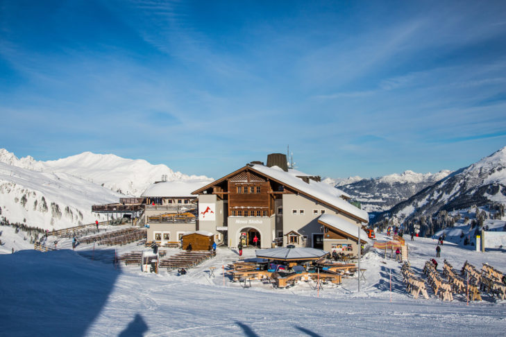 In the Gashurn ski area, winter sports enthusiasts can also stop off at many beautiful mountain huts at Christmas time.