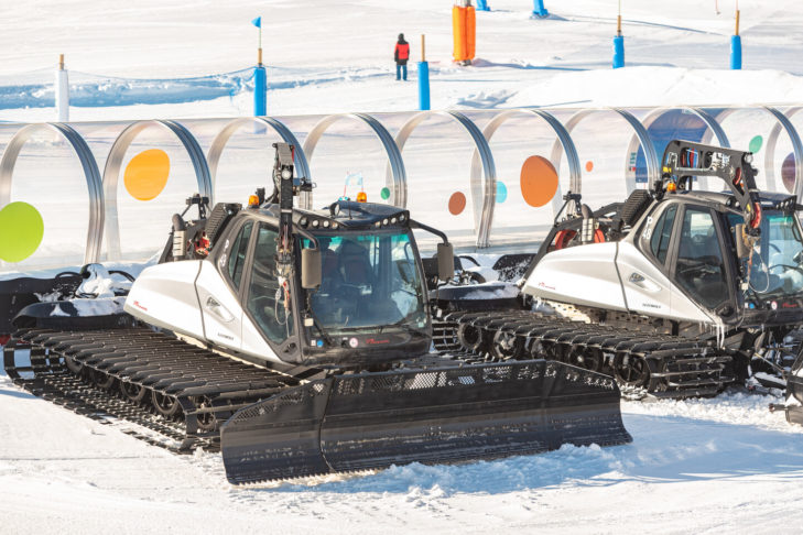 With a weight of 11.5 tonnes, the "BEAST" from a manufacturer in South Tyrol is one of the world's largest snow groomers