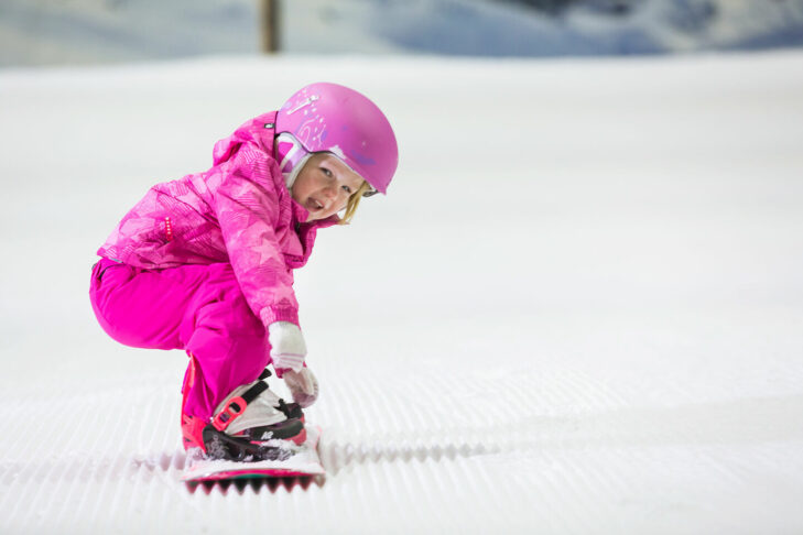 Kindern soll das Snowboarden Spaß machen. Umso wichtiger ist es, dass sie mit komfortablem Material auf die Piste gehen, das sich schnell einstellen lässt.