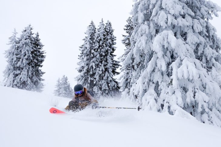 Rain clouds can ensure abundant snowfall and the best deep snow conditions in the mountains in winter. However, freeriders must always be aware of the risk of avalanches!