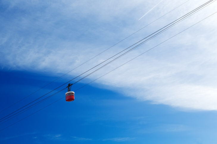 Veil clouds can form at an altitude of up to 10 kilometres and usually herald a change in the weather over the next few days