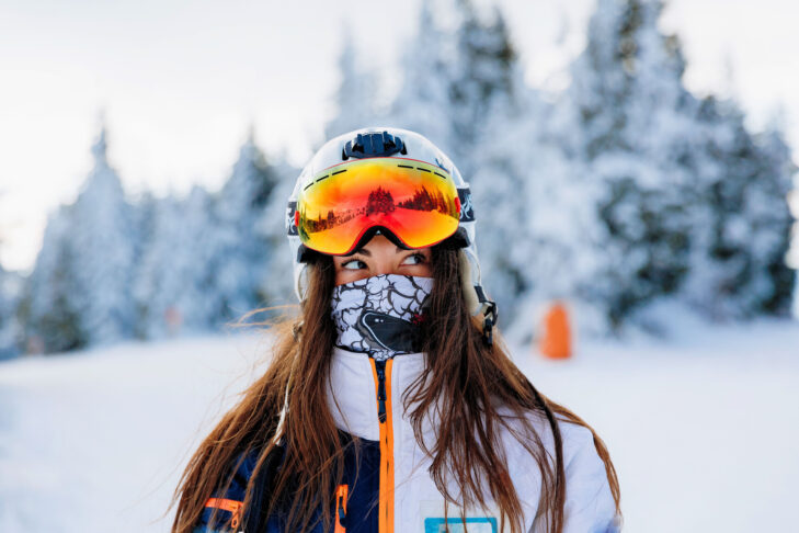 Modern ski goggles always ensure a clear view on the slopes whilst skiing – whatever the weather.