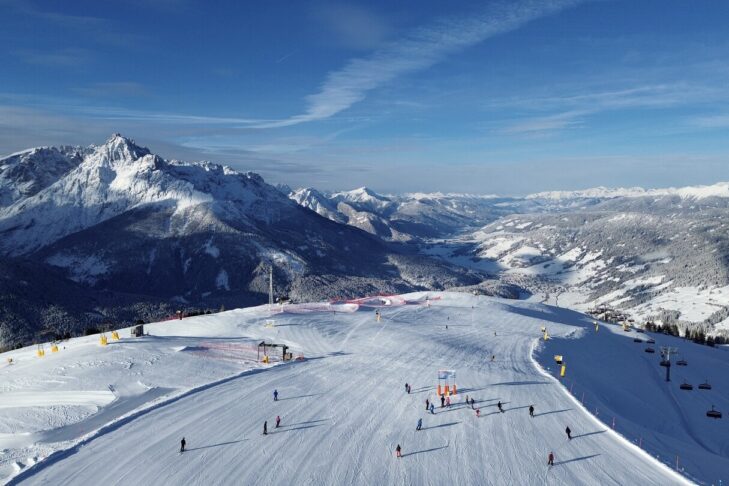 Fantastic mountain landscapes and 116 wide and family-friendly kilometres of pistes - that's the Three Peaks Dolomites ski area