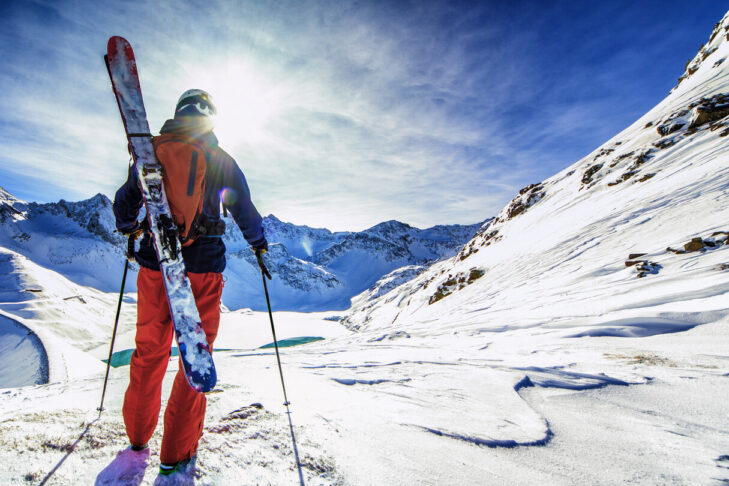 Enjoying the view from the summit is the greatest reward for ski tourers, who should, however, definitely consider optimising their ski equipment before the ascent.