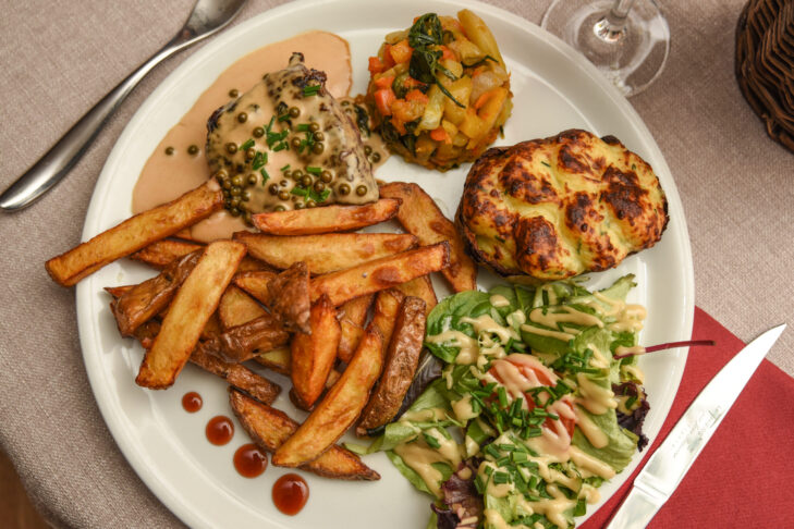 The restaurants and mountain huts in and around Alpe d'Huez serve not only international cuisine but also authentic regional specialities from the Isère department.