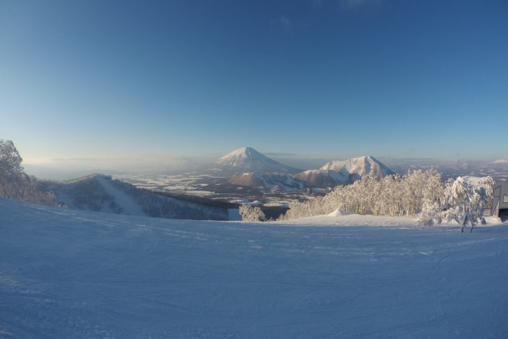 Skiën in Rusutsu in Japan: uitzicht op vulkanen inbegrepen.