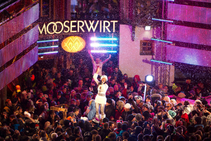 In de Mooserwirt in St. Anton komen alle après-ski fans aan hun trekken.