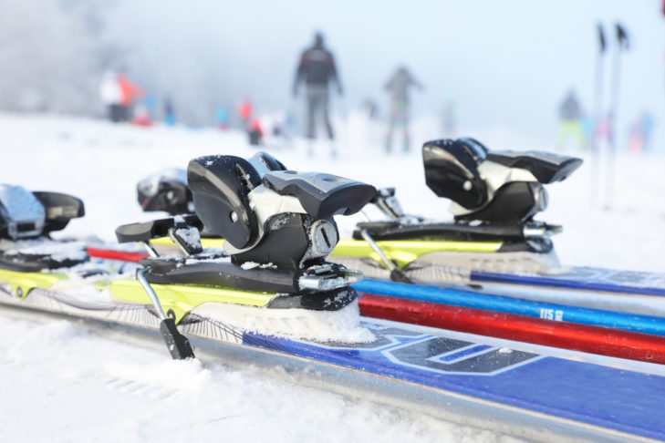 De staat van de uitrusting moet voor elke skivakantie door professionals worden gecontroleerd.