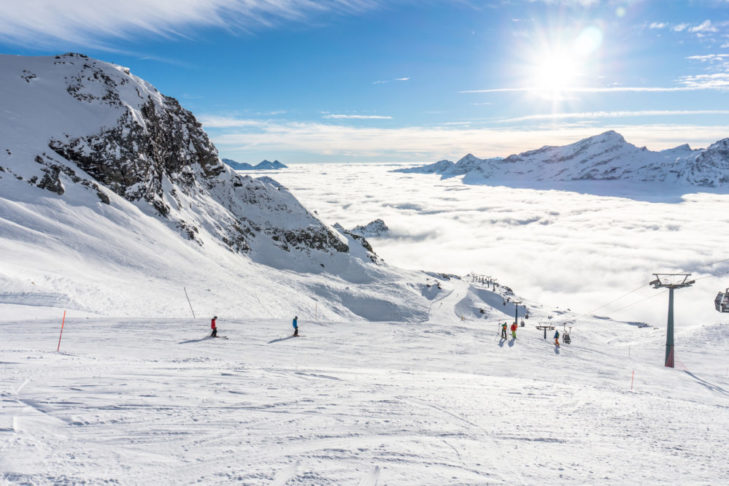 Skiërs genieten van de afdalingen op de best geprepareerde pistes in Monterosa.