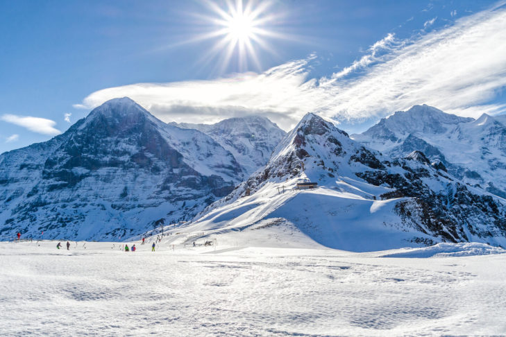 Het triumviraat Eiger-Mönch-Jungfrau en de omliggende regio zijn zeer populair bij wintersporters en bergbeklimmers.