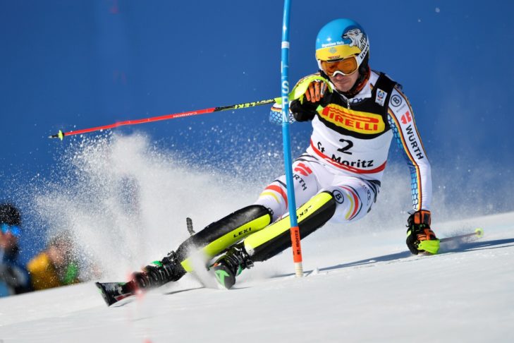 Een harde rugbeschermer wordt aanbevolen voor wintersporters die hoge snelheden bereiken op of buiten de piste.