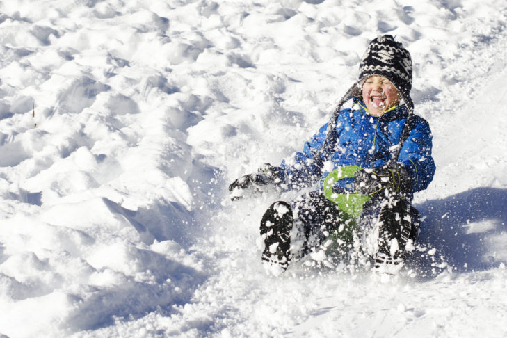 Rodelen is slechts een van de vele populaire winteractiviteiten die in het skigebied Oberstaufen worden aangeboden.