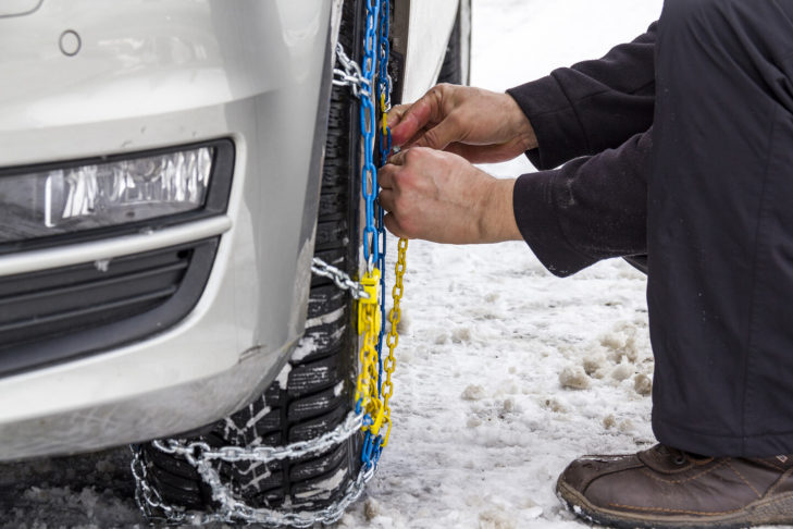 Sneeuwkettingen kunnen alleen zorgen voor veilig en probleemloos rijden als ze op de juiste manier op de winterbanden zijn gemonteerd
