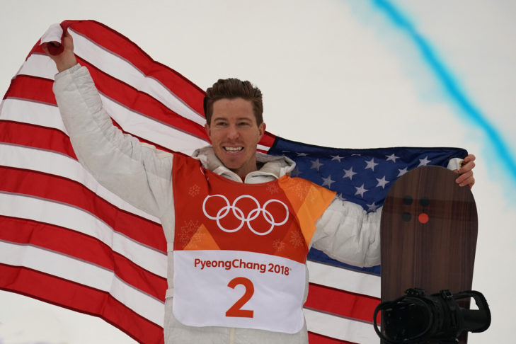 De Amerikaanse Shaun White is drievoudig Olympisch kampioen in de halfpipe en is daarmee de succesvolste snowboarder aller tijden