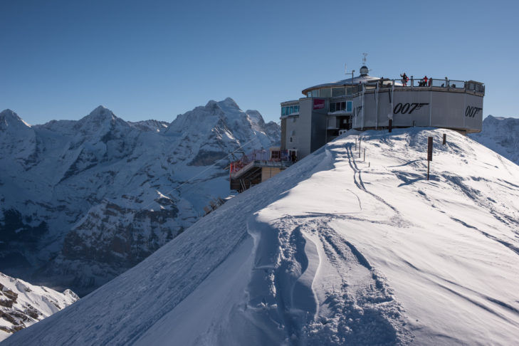 Skiën met James Bond: 007-locaties in de Alpen, zoals het panoramarestaurant op de Schilthorn in de Jungfrau Skiregio in Zwitserland.