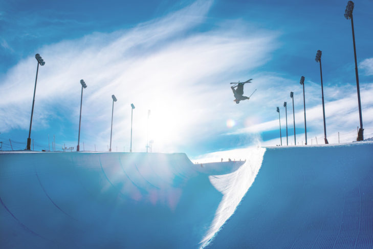Halfpipes zoals deze zijn nu in verschillende skigebieden te vinden, maar de langste in zijn soort, de "Superpipe", kan alleen worden bereden in Laax, Zwitserland.