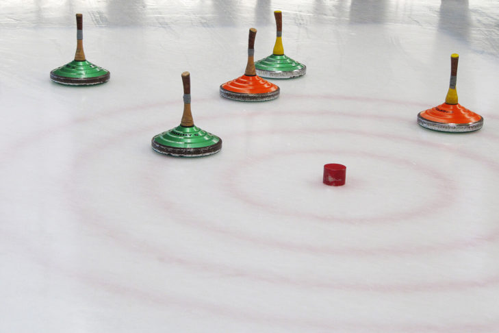 Bezoekers kunnen het materiaal voor curling altijd ter plaatse bij de organisator halen.