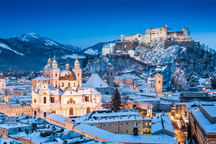 Salzburg met de vesting Hohensalzburg, van waaruit bezoekers een fantastisch uitzicht hebben over de hele stad, is altijd een bezoek waard, vooral in de winter
