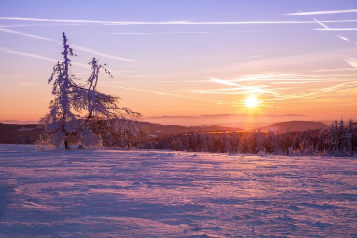 Der "Kahle Asten" in Winterberg im Abendlicht.