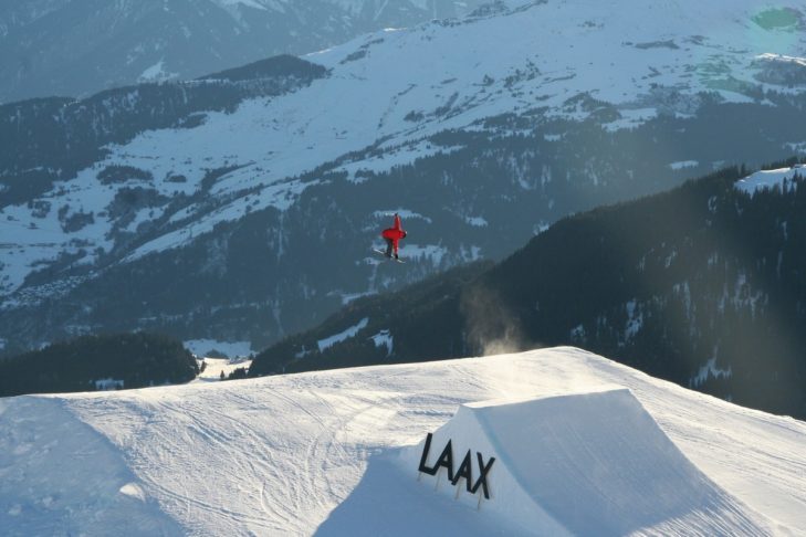 Mit seinen Snowpark und der größten Halfpipe der Welt, gilt das Skigebiet Flims-Laax-Falera als das absolute Skifreestyle-Mekka in der Schweiz.