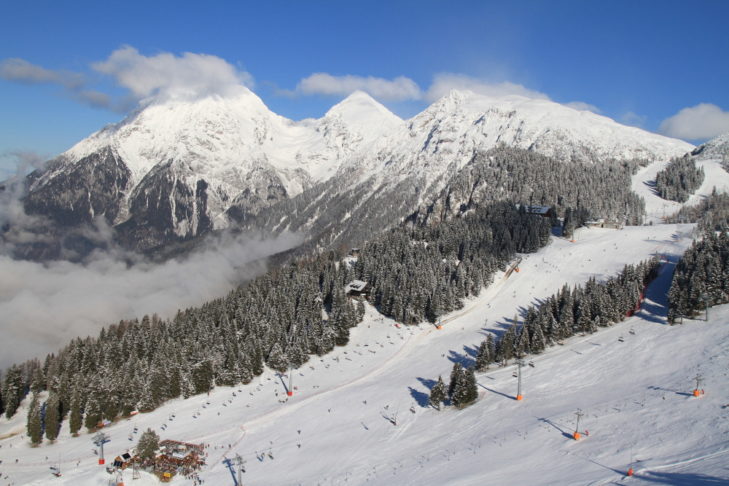 Slowenien bietet moderne Skigebiete mit breiten Pisten und tollen Panoramen.