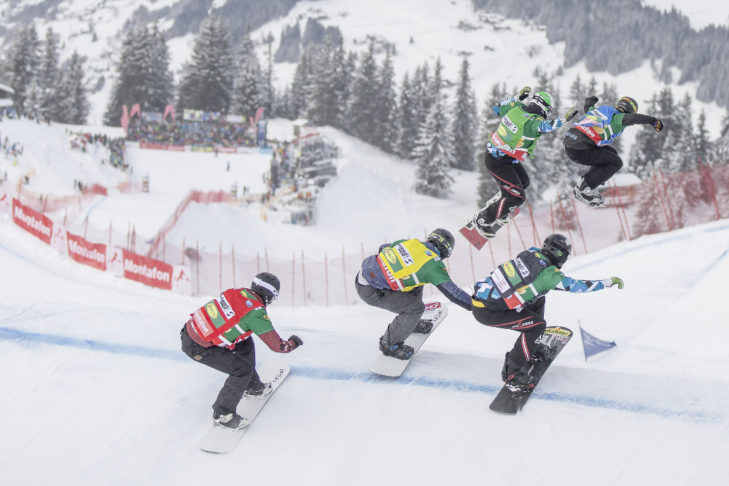 Beim Snowboardcross ist Action garantiert.