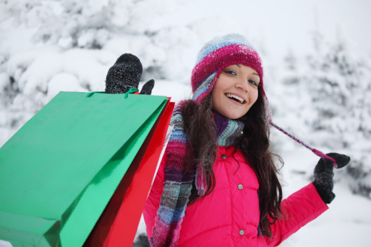 Bei einem Skitrip in den Alpen ist es für Wintersportler ein Muss, ein lokales Mitbringsel für Freunde und Familie zu kaufen. 