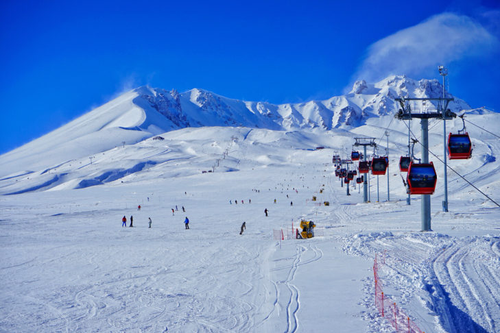 Die türkischen Skigebiete sind in der Regel mit modernsten Liftanlagen ausgestattet.