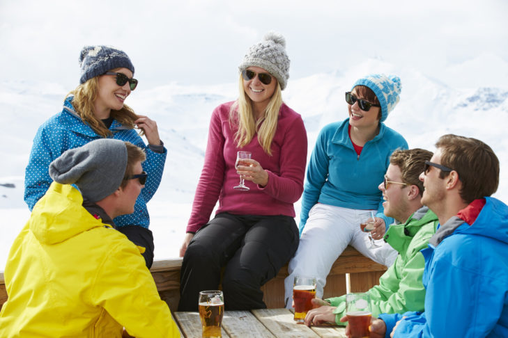 Mit dem "Hüttenfinder" in der App von iSki können Wintersportler die besten Après-Ski-Spots im Skigebiet entdecken.