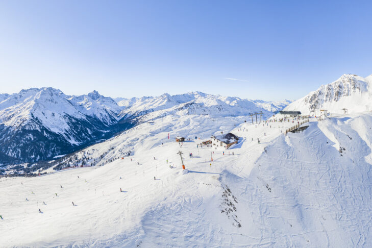 Das Skigebiet von St. Anton ist Teil der Skischaukel Ski Arlberg, die mit 300 Pistenkilometern in bis zu 2.811 m Höhe das größte Skigebiet Österreichs ist.