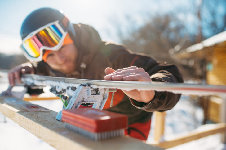 Mit dem Waxing Kit haben Wintersportler ohne viel Mühe stets top gewachste Skier auf der Piste.