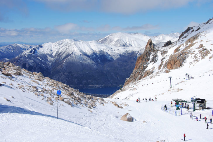 Skifahren in Südamerika ist im europäischen Sommer ein ganz besonderes Erlebnis! So wie hier in Bariloche in Argentinien.