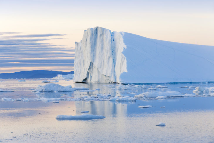 In Grönland gibt es Eisberge in verschiedenen Formen und Größen zu sehen.